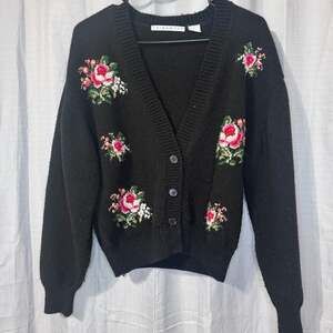 Chinawear Vintage Floral Embroidered V-Neck Button-Up Cardigan